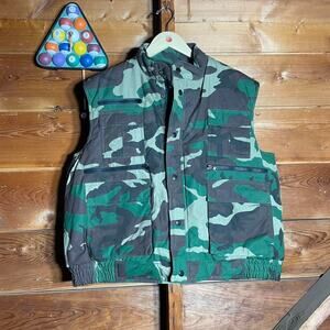 Mens woodfield camo puffer vest